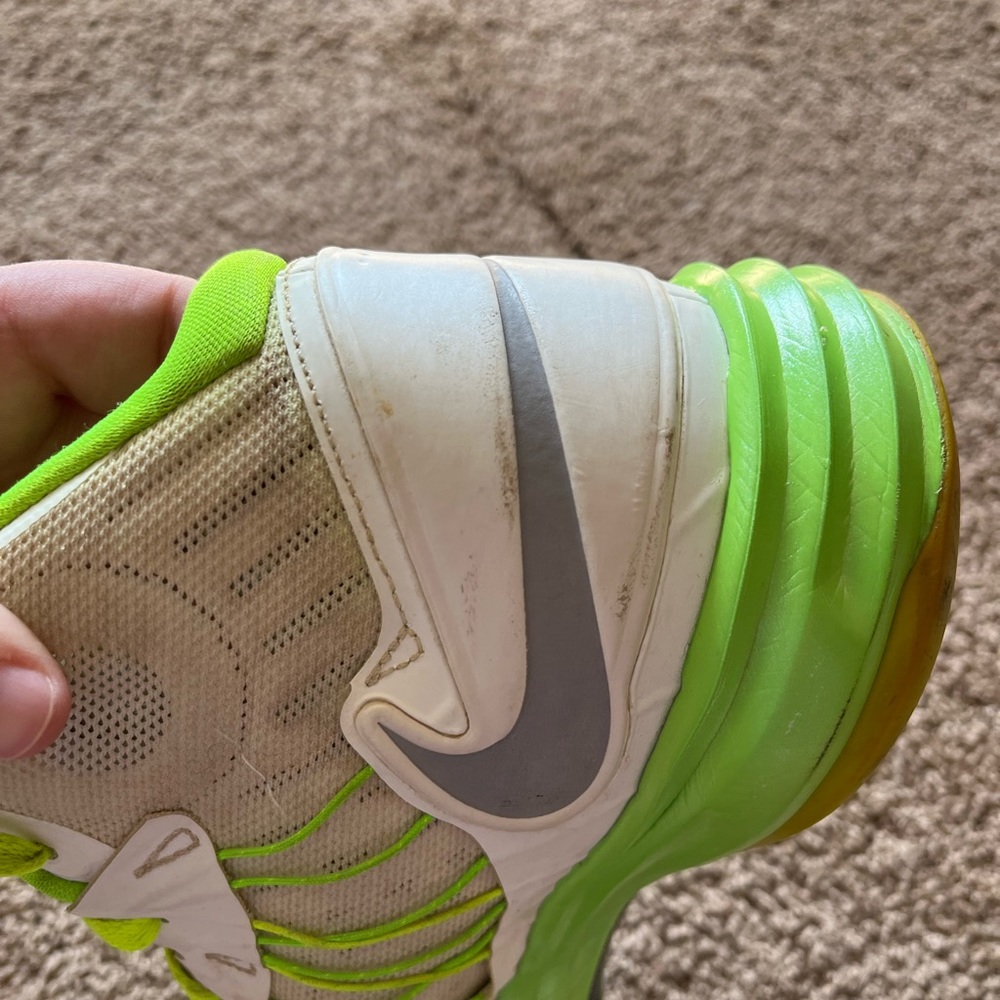 Nike Hyperdunks - image 4